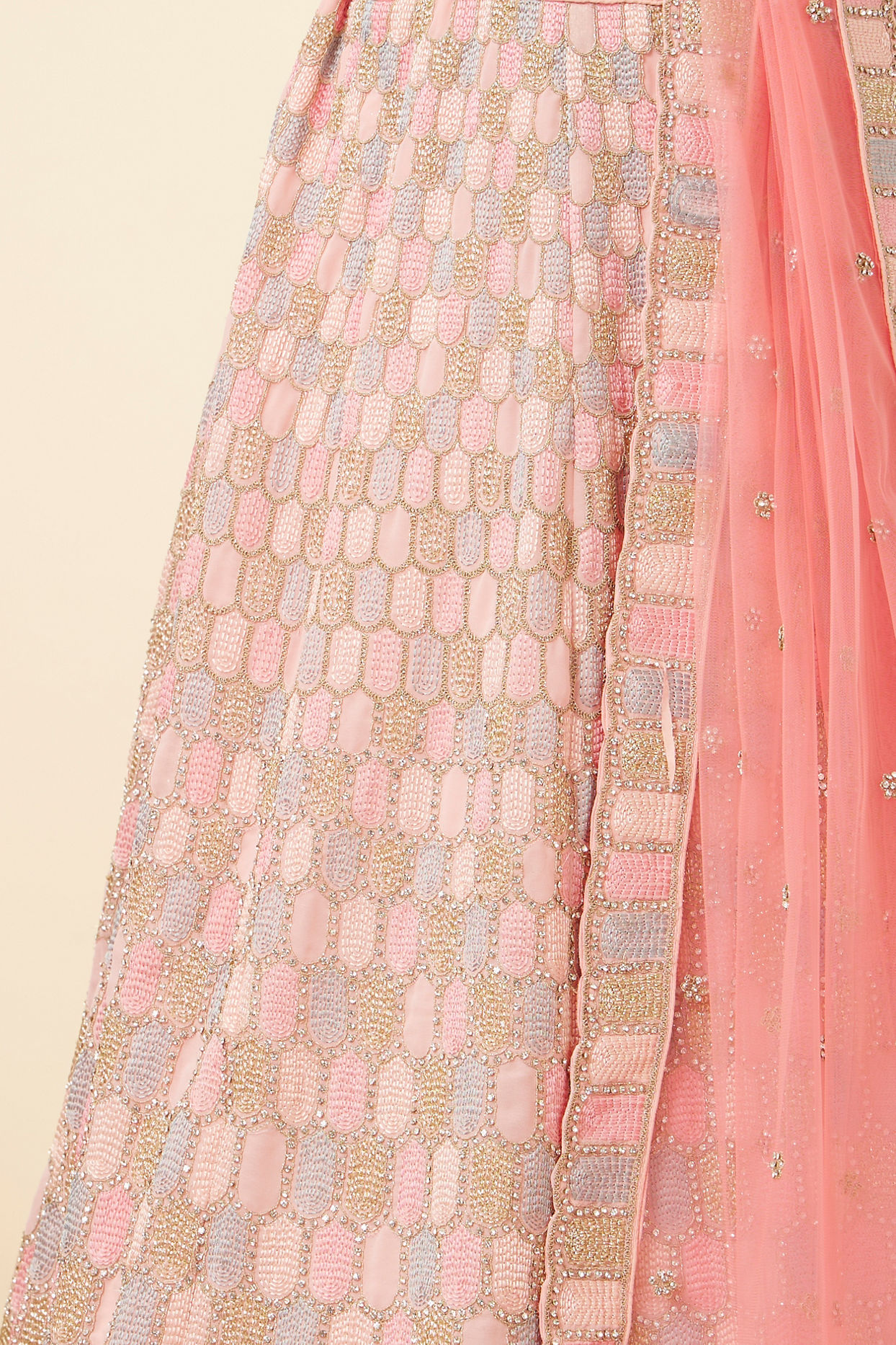 alt message - Mohey Women Peach Pink Honeycomb Patterned Lehenga image number 4