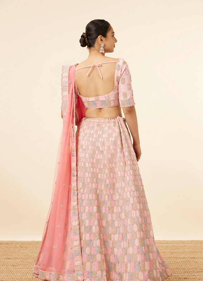 alt message - Mohey Women Peach Pink Honeycomb Patterned Lehenga image number 3