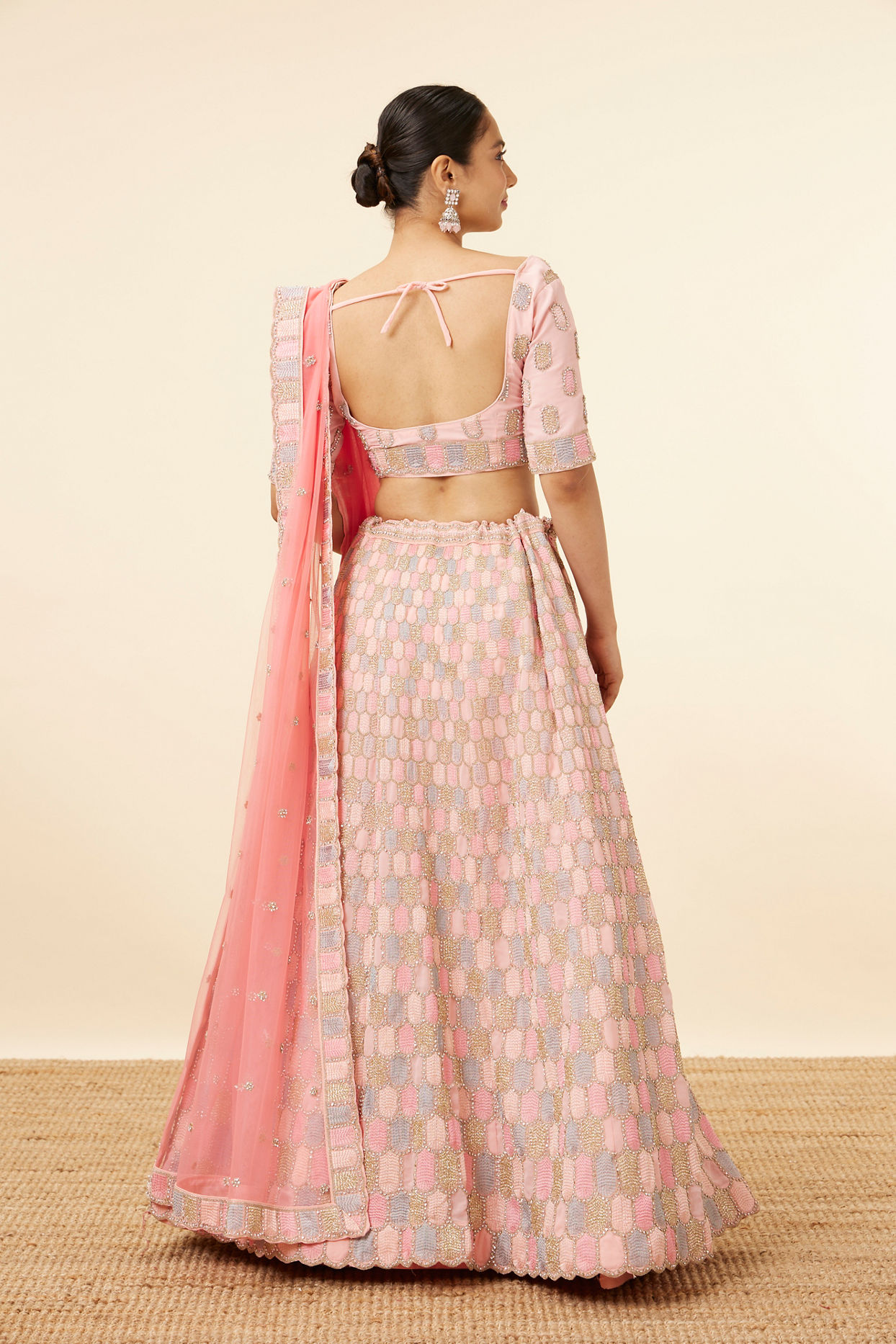 alt message - Mohey Women Peach Pink Honeycomb Patterned Lehenga image number 3