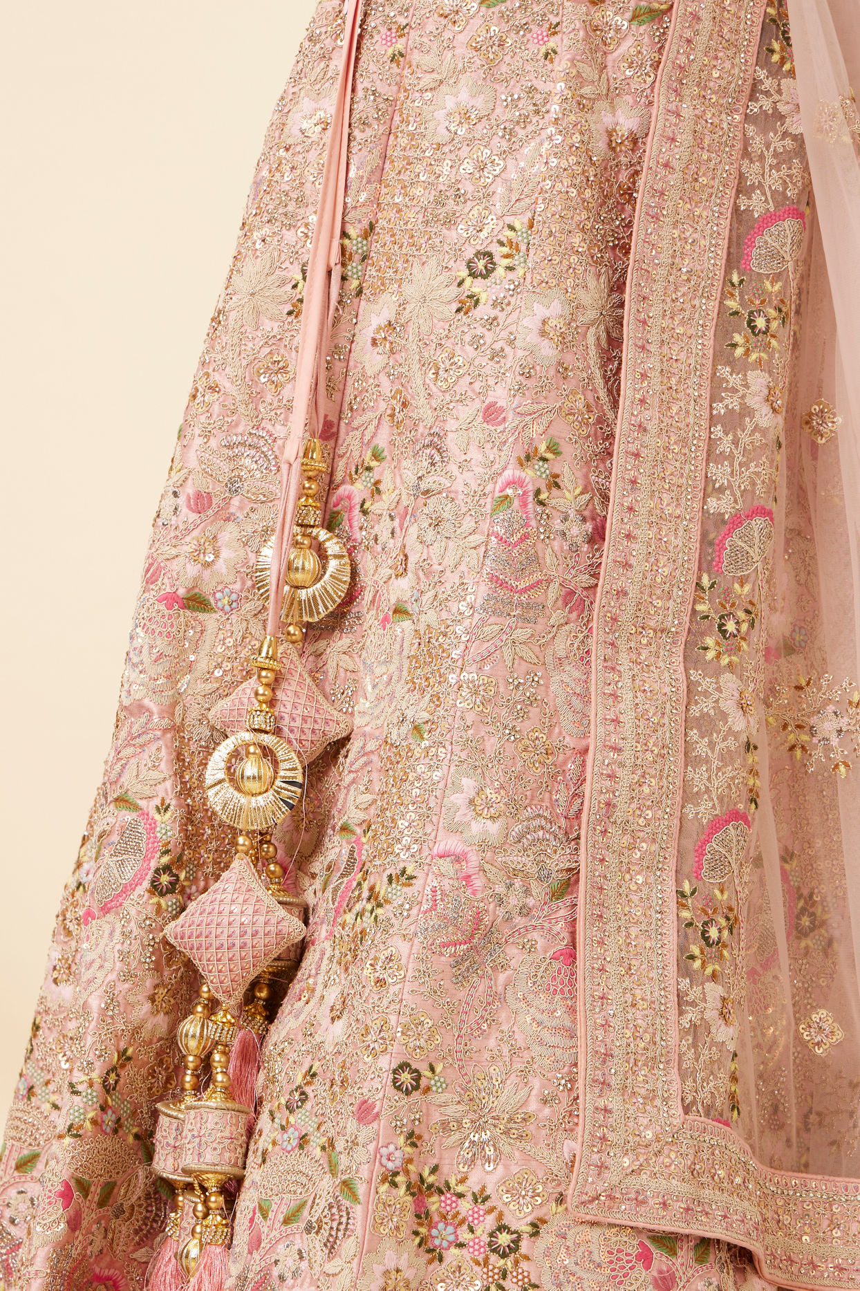 alt message - Mohey Women Light Pink Sequined Floral Bridal Lehenga image number 4