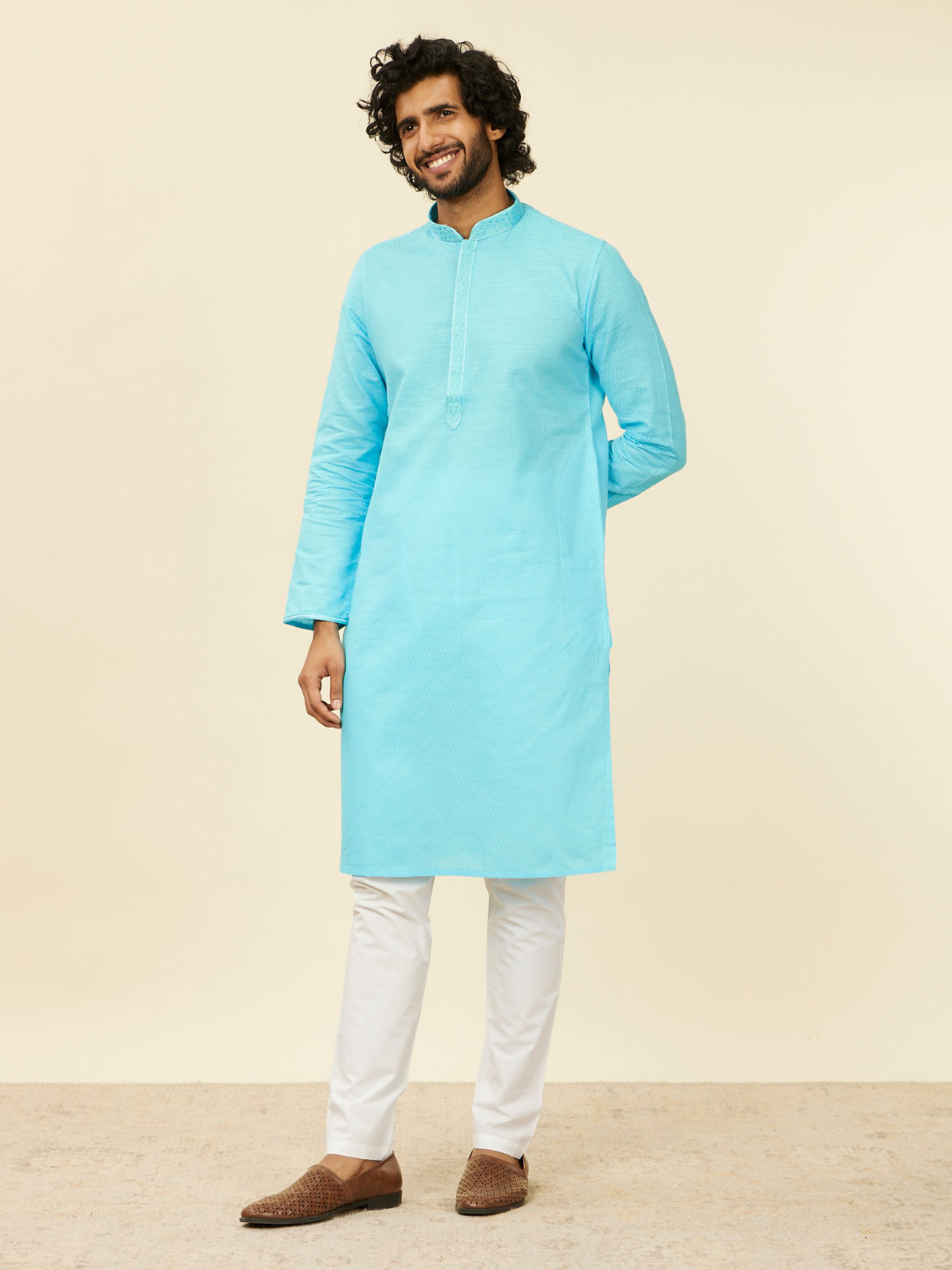 alt message - Manyavar Men Ocean Blue Self Design Kurta Set image number 2