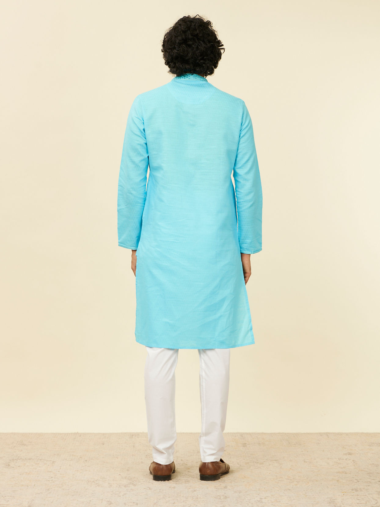 alt message - Manyavar Men Ocean Blue Self Design Kurta Set image number 5