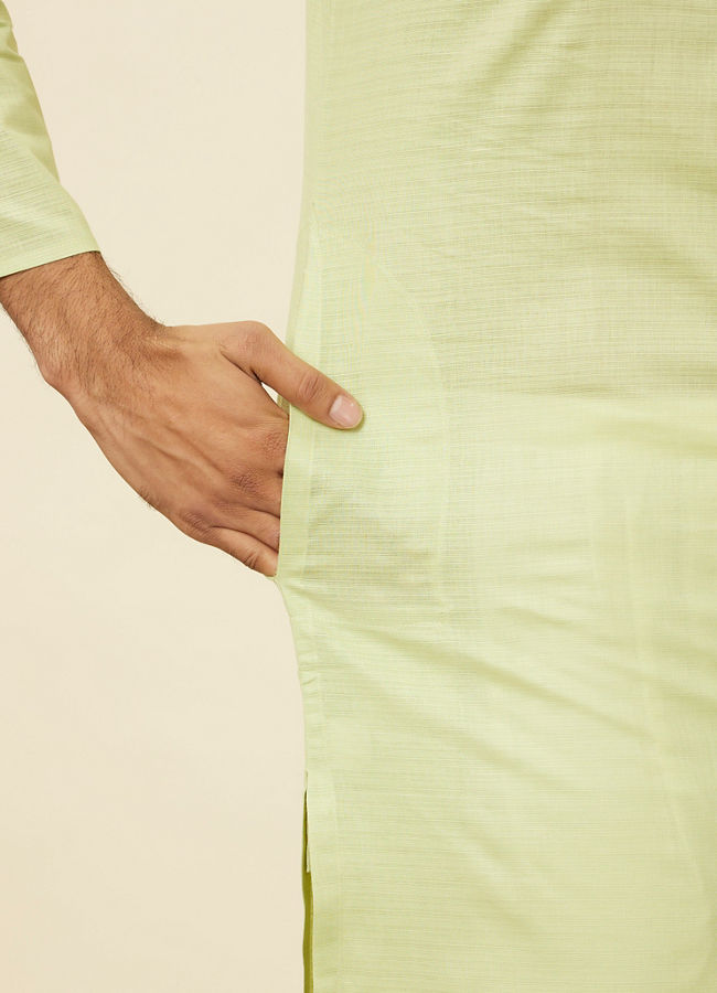 alt message - Manyavar Men Light Green Solid Kurta Set image number 5