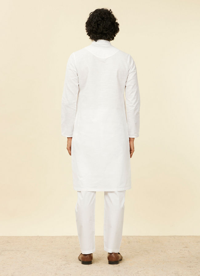 alt message - Manyavar Men Classic White Kurta Set image number 4