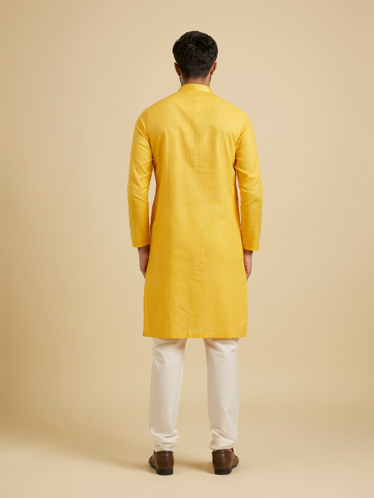 Manyavar Men Yellow Self Design Kurta Pajama image number 5