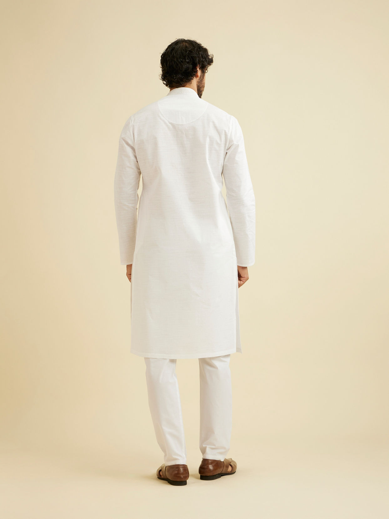 Manyavar Men Cotton Blend White Kurta Pajama image number 5