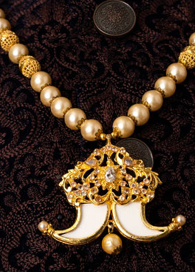Manyavar Men Beige Layered Mala Necklace with Pearl