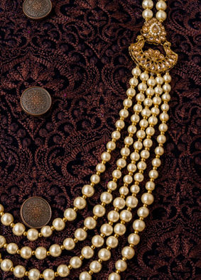 Manyavar Men Elegant Warm White Mala