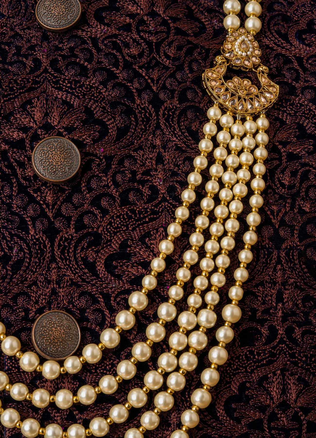 Manyavar Men Elegant Warm White Mala