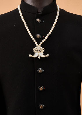 Manyavar Men Luxurious Cream Royal Mala