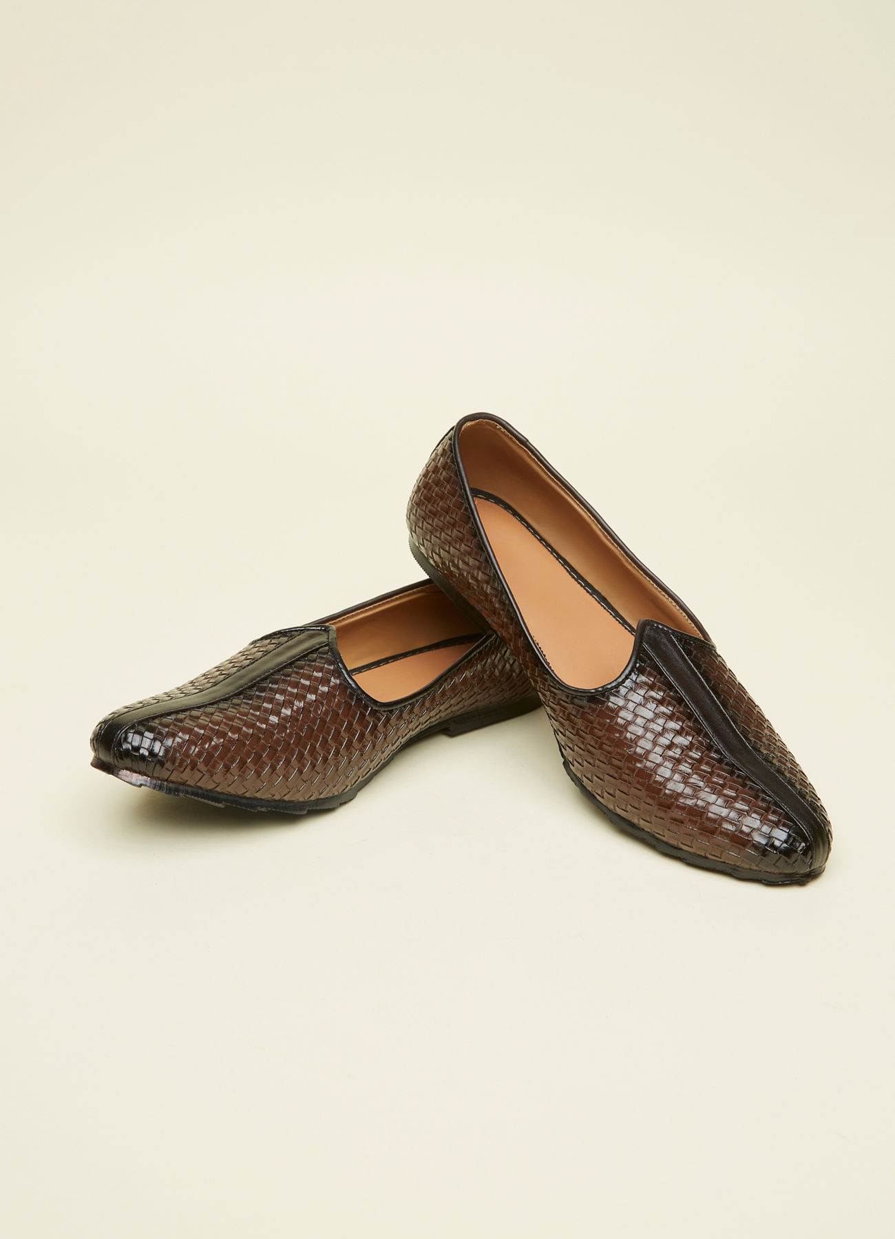 Twamev Men Classic Brown Juti