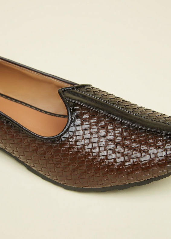 Twamev Men Classic Brown Juti