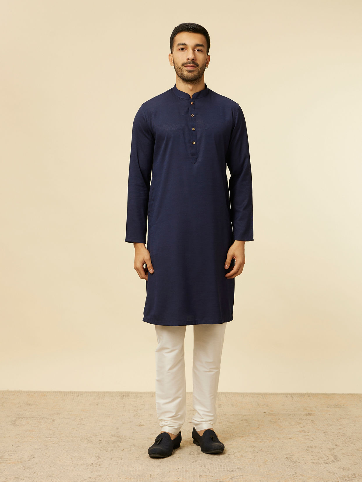 alt message - Manyavar Men Blue Jacquard Plain Design Kurta image number 2