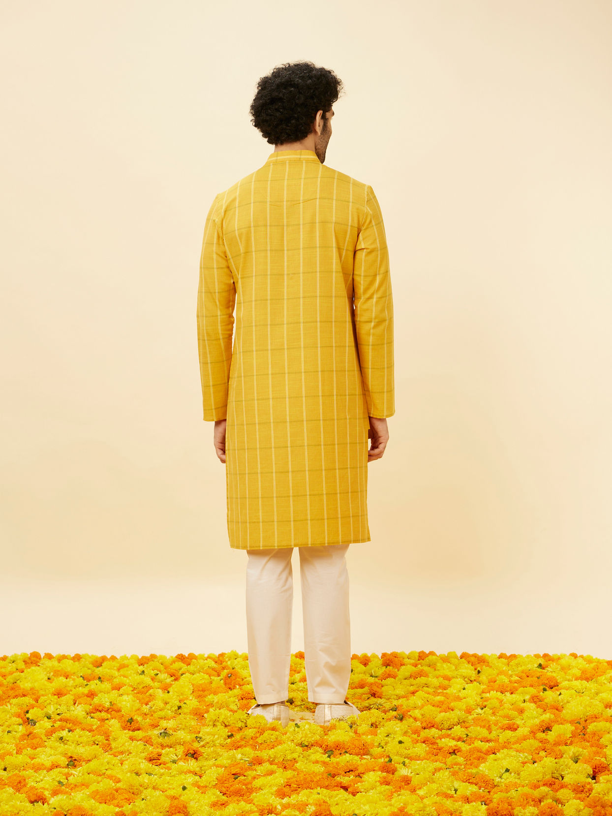 alt message - Manyavar Men Canary Yellow Windowpane Checkered Kurta image number 4