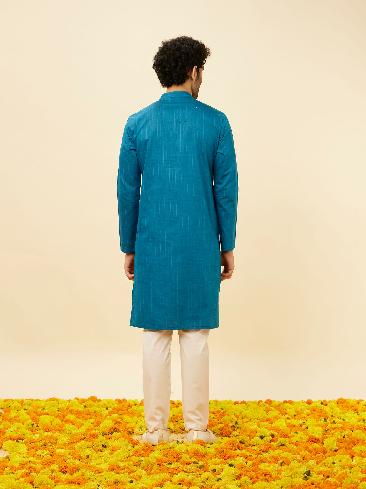 alt message - Manyavar Men Teal Blue Self Striped Kurta image number 4