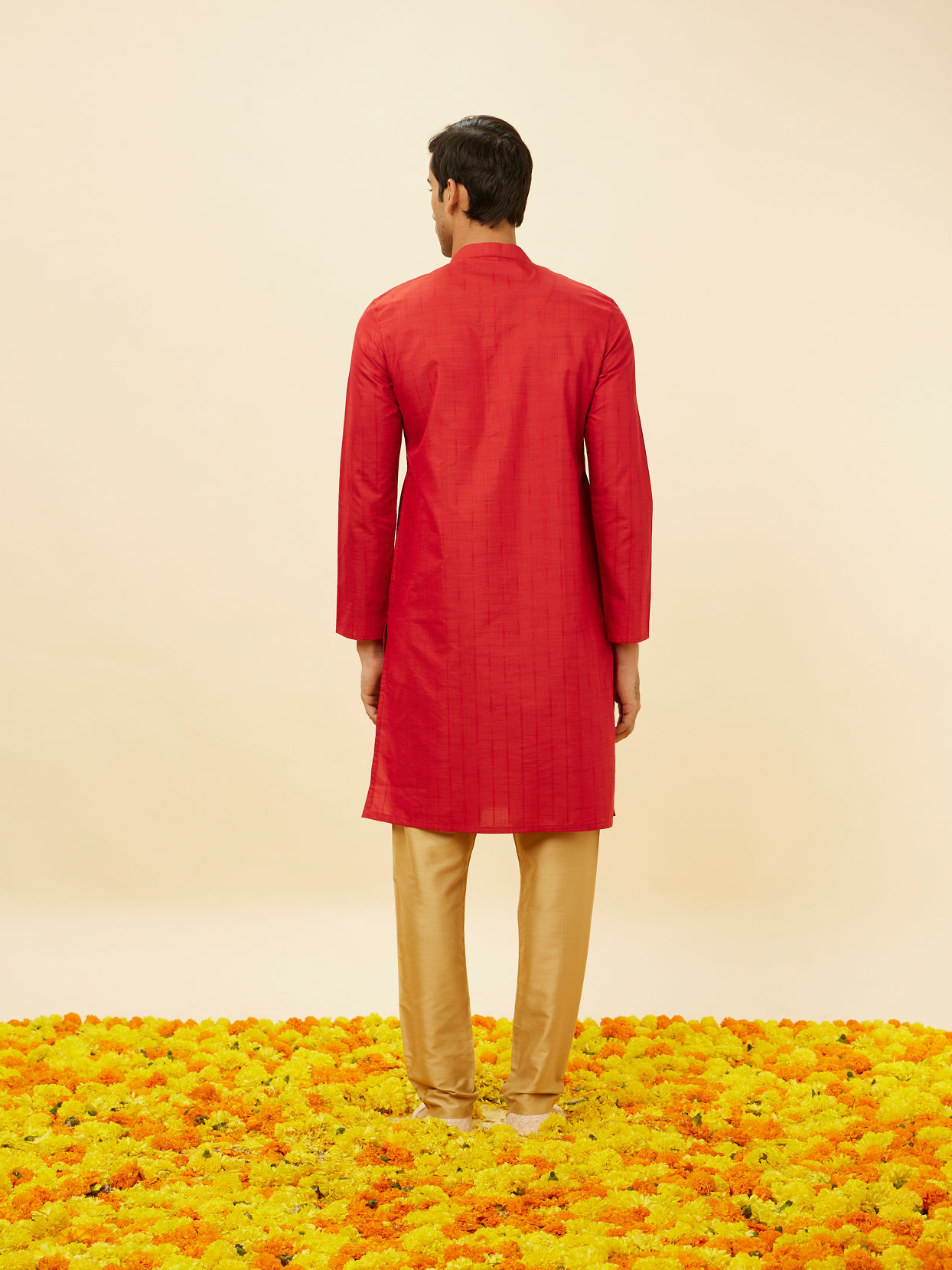 alt message - Manyavar Men Scarlet Red Self Striped Kurta image number 4