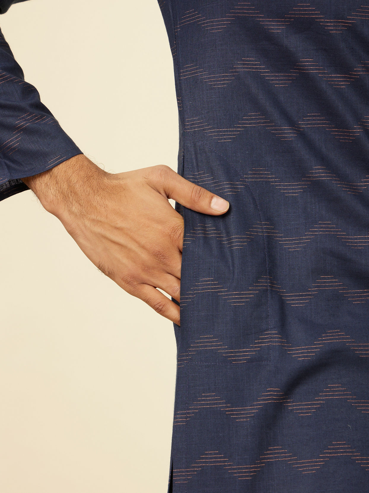 alt message - Manyavar Men Dark Blue Wave Print Kurta image number 3