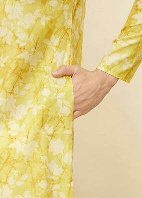 alt message - Manyavar Men Corn Yellow Floral Printed Kurta image number 3