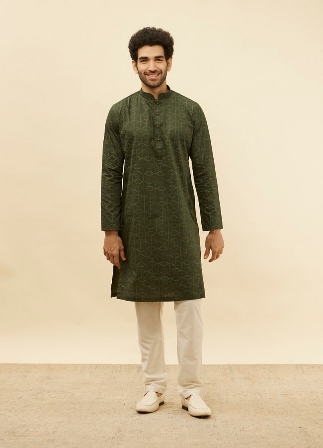 alt message - Manyavar Men Dark Green Linear Printed Kurta image number 2