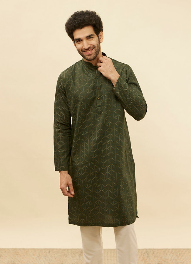 alt message - Manyavar Men Dark Green Linear Printed Kurta image number 0