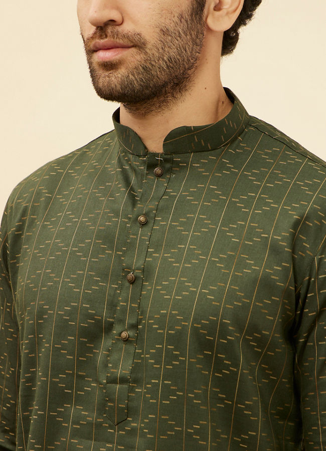 alt message - Manyavar Men Dark Green Linear Printed Kurta image number 1