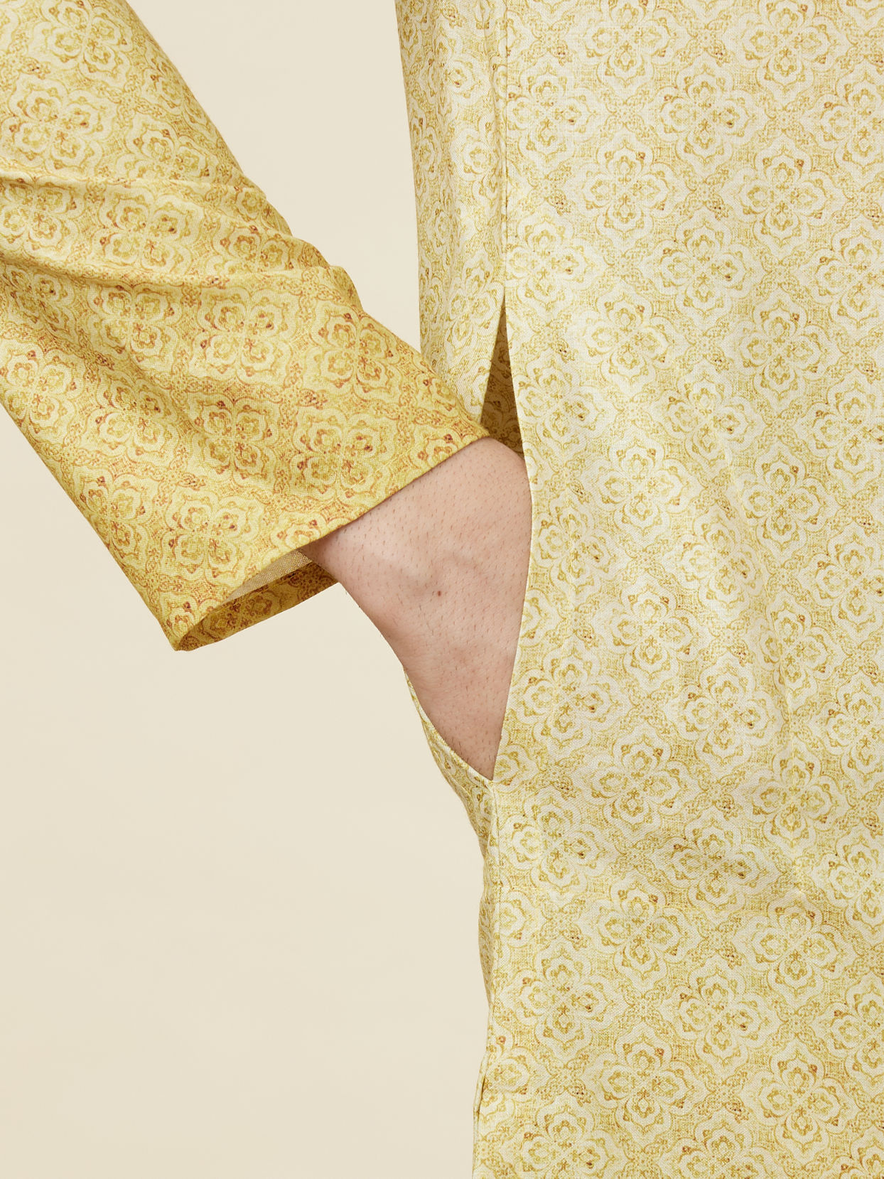 alt message - Manyavar Men Yellow Green Trellis Patterned Ombre Dyed Kurta image number 3