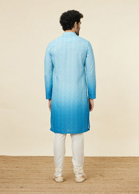 alt message - Manyavar Men Azure Blue Trellis Patterned Ombre Dyed Kurta image number 4
