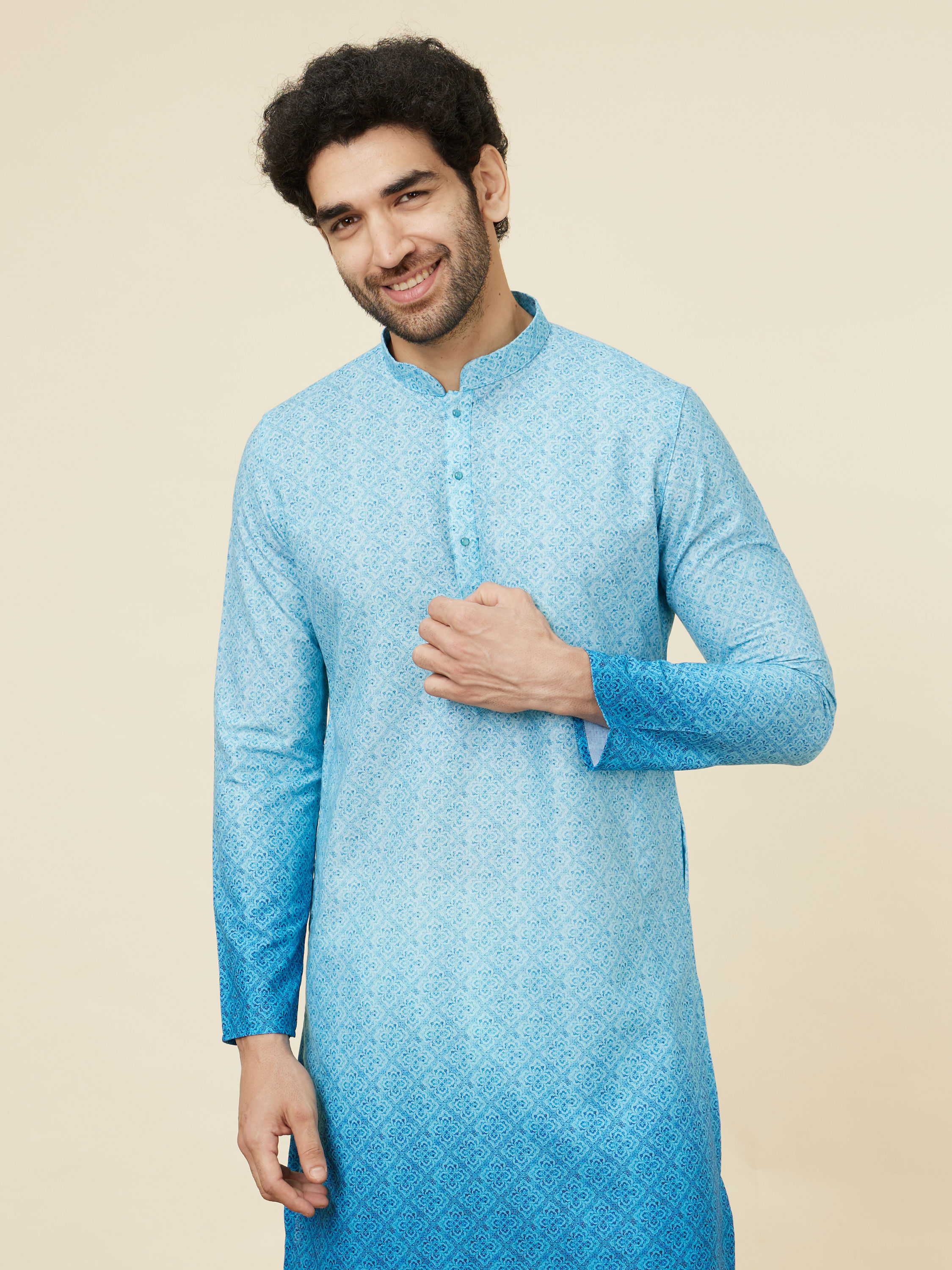 Manyavar Men Azure Blue Trellis Patterned Ombre Dyed Kurta