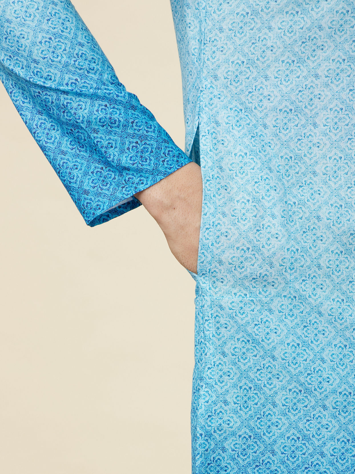 Azure Blue Trellis Patterned Ombre Dyed Kurta image number 3