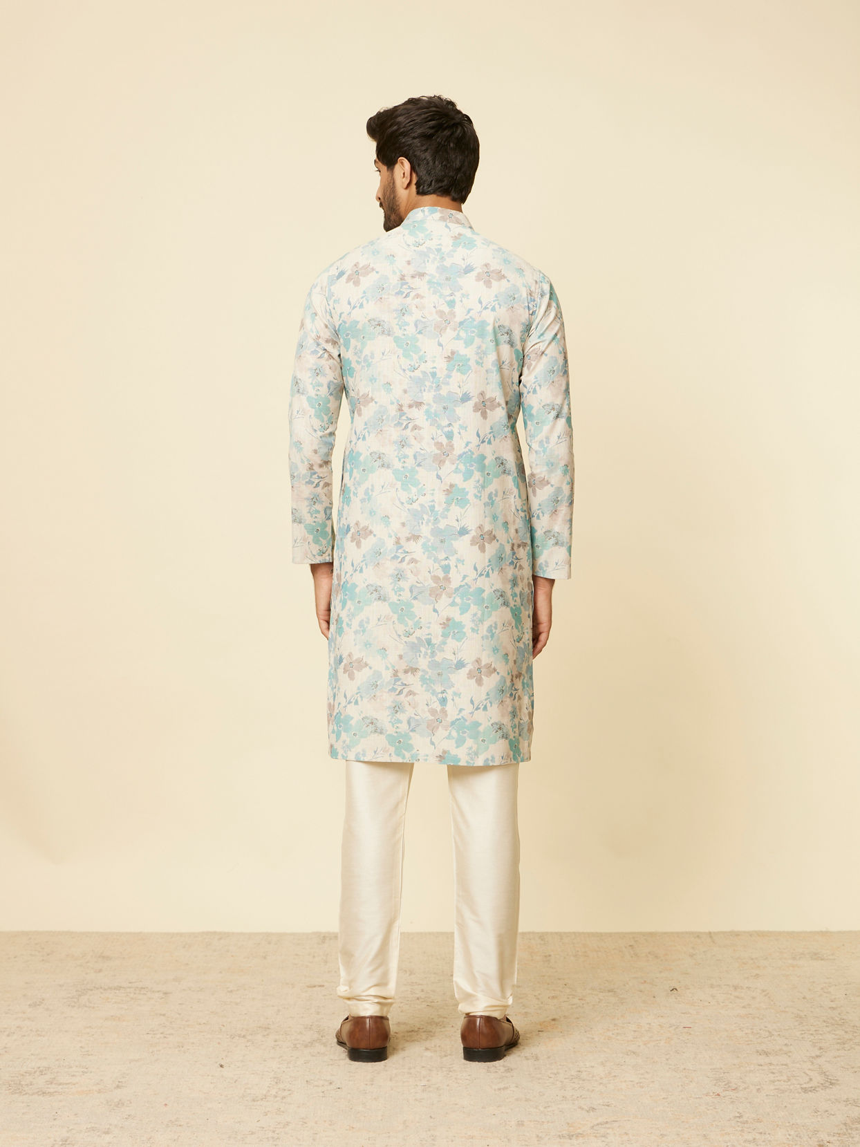 alt message - Manyavar Men Aqua Green Floral Printed Kurta image number 4