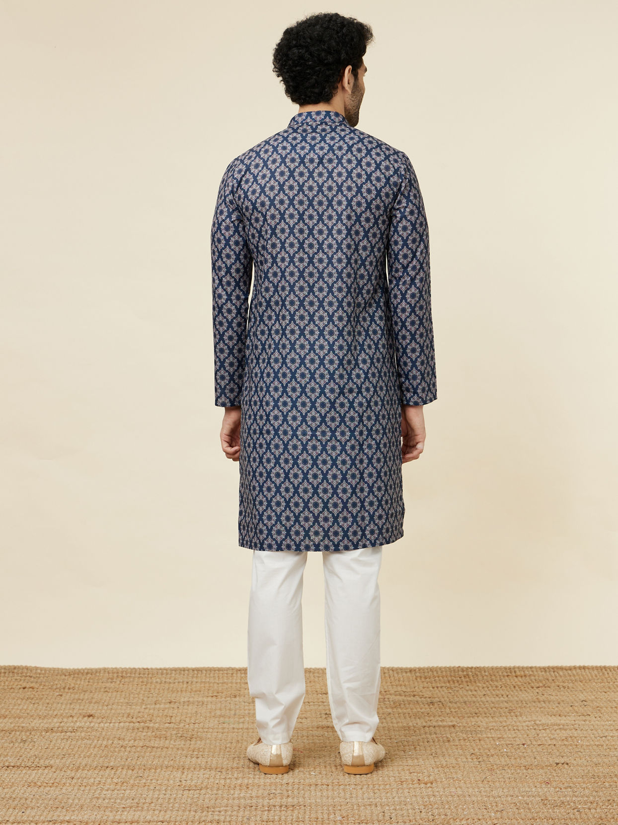 alt message - Manyavar Men Ink Blue Jaal and Medallion Patterned Kurta image number 4