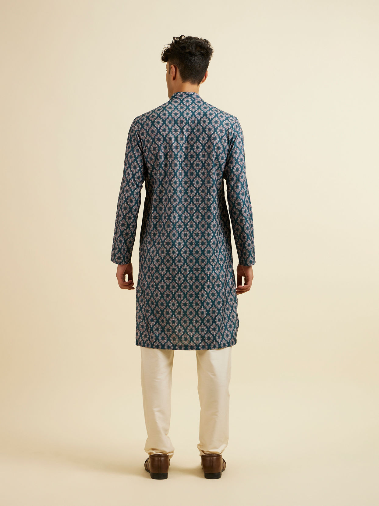 alt message - Manyavar Men Teal Green Jaal and Medallion Patterned Kurta image number 4