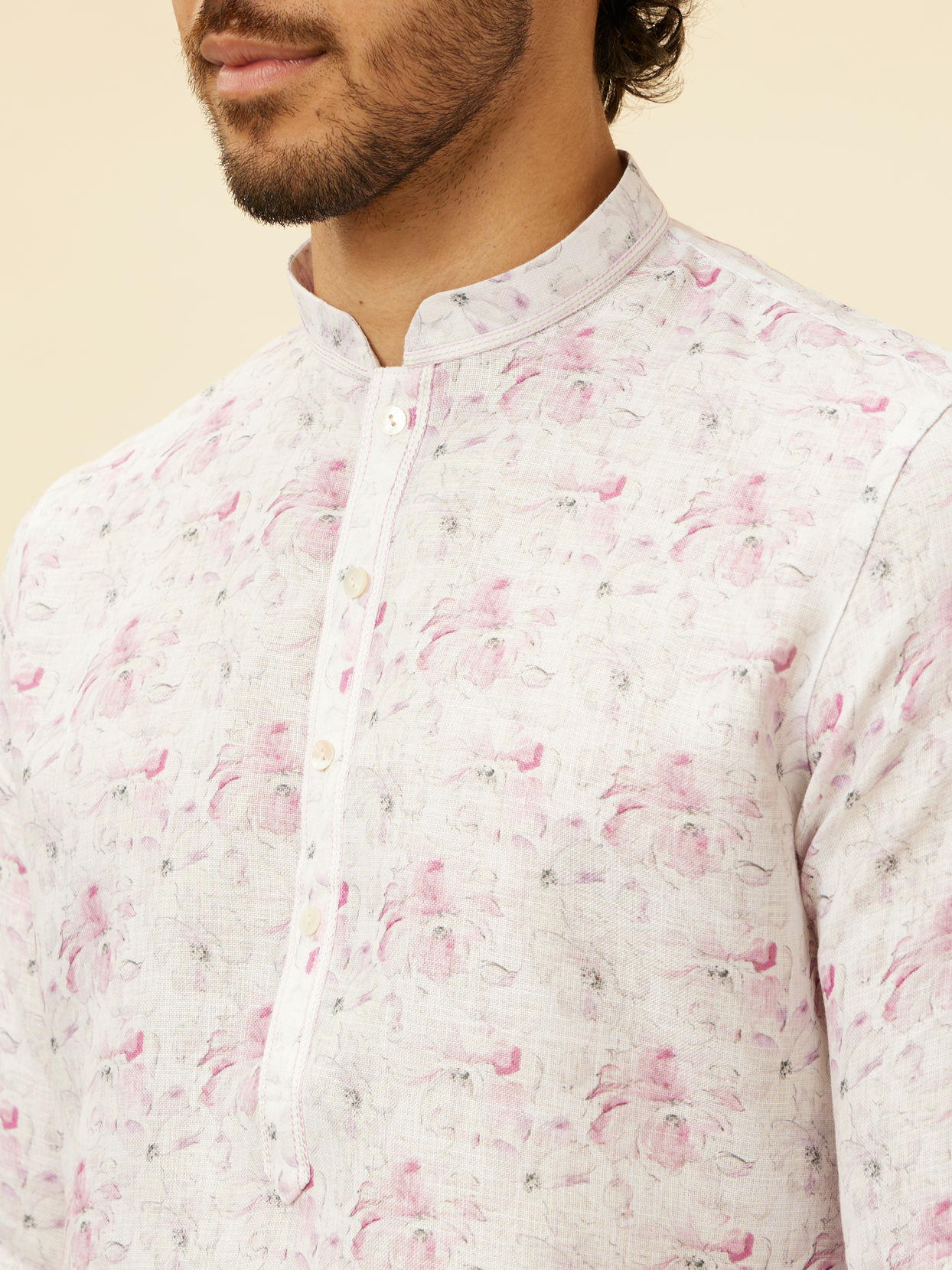 alt message - Manyavar Men Soft White Floral Printed Kurta image number 1