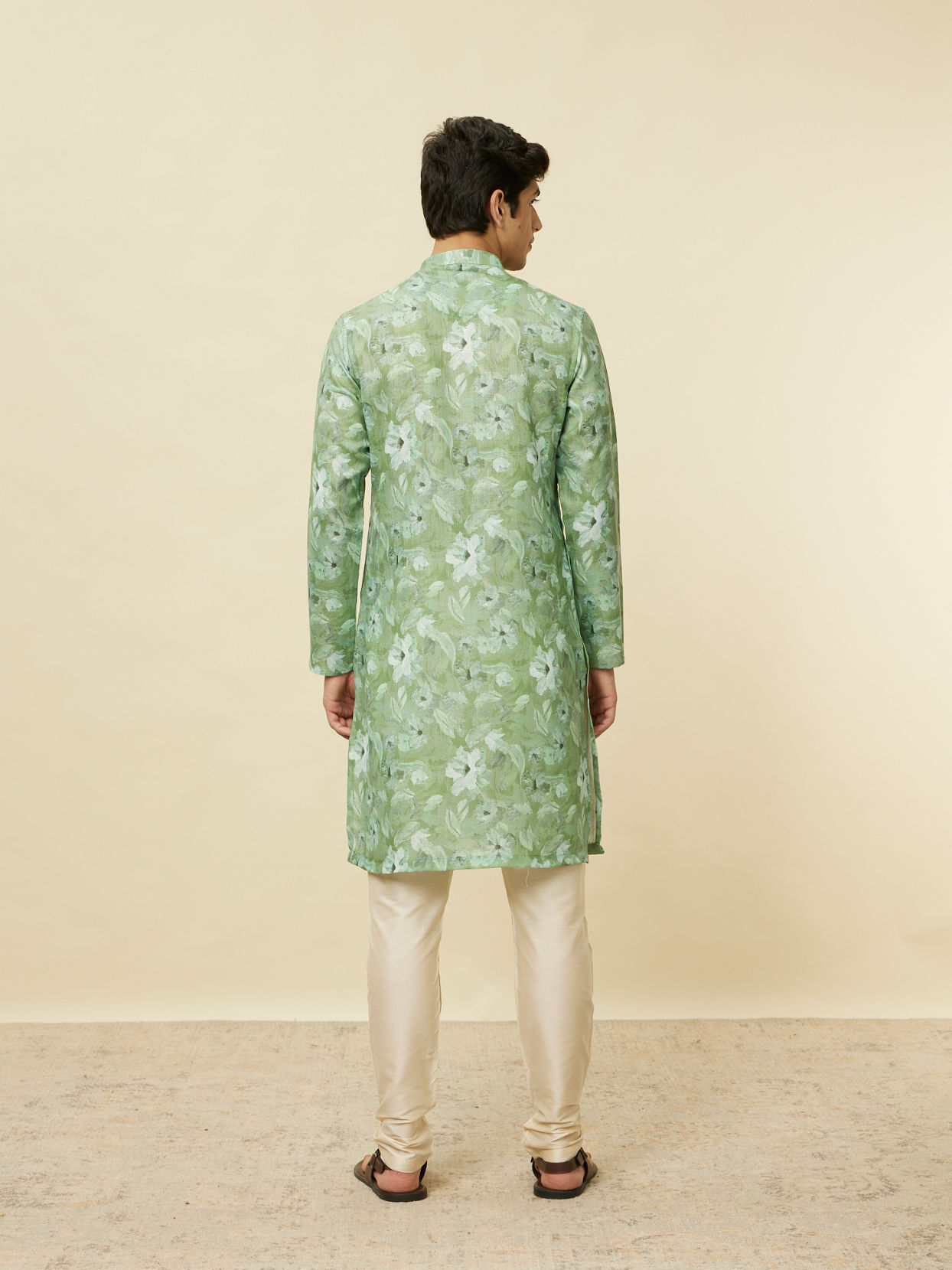 alt message - Manyavar Men Sage Green Floral Printed Kurta image number 4