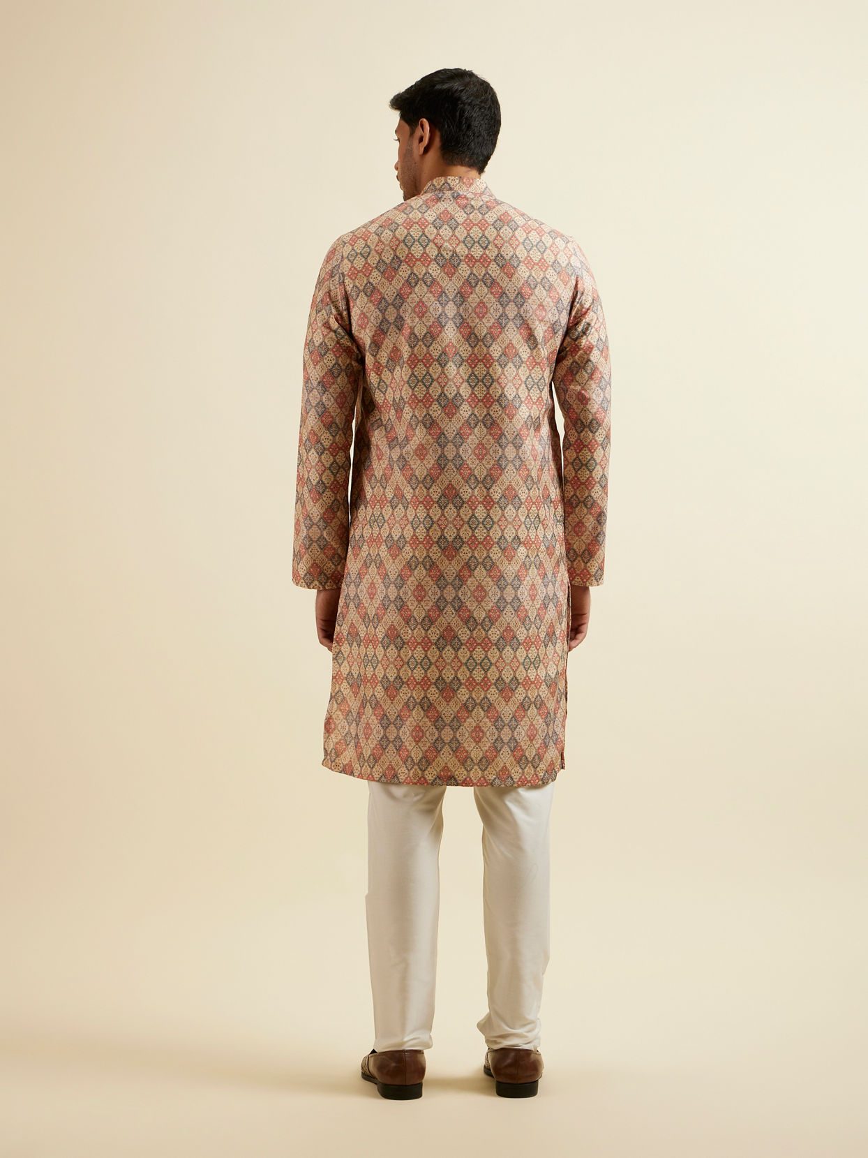 alt message - Manyavar Men Beige Harlequin Print Kurta image number 4