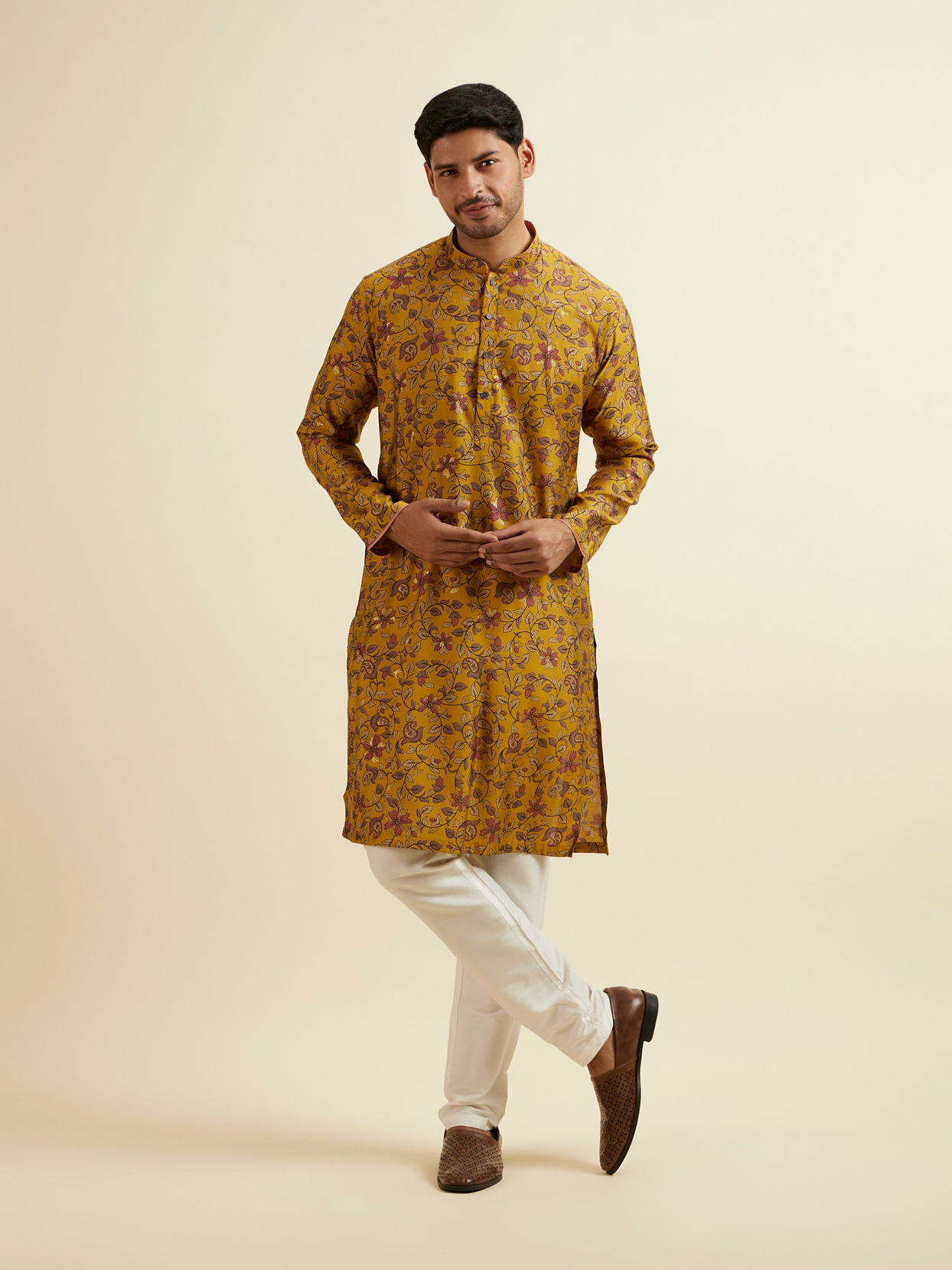 alt message - Manyavar Men Mustard Yellow Bel Buti Printed Kurta image number 2