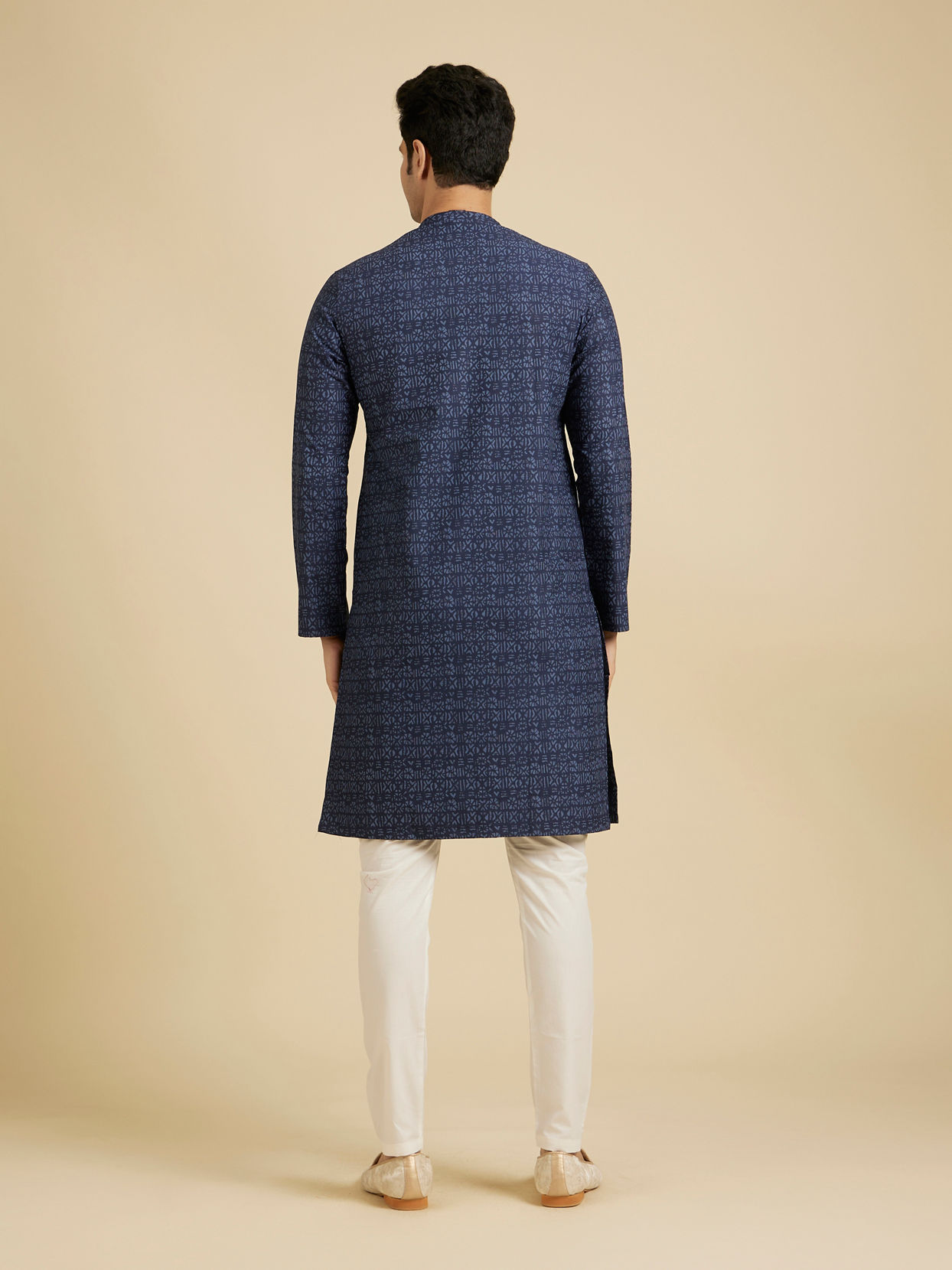 Manyavar Men Navy Blue Aztec Printed Kurta image number 4