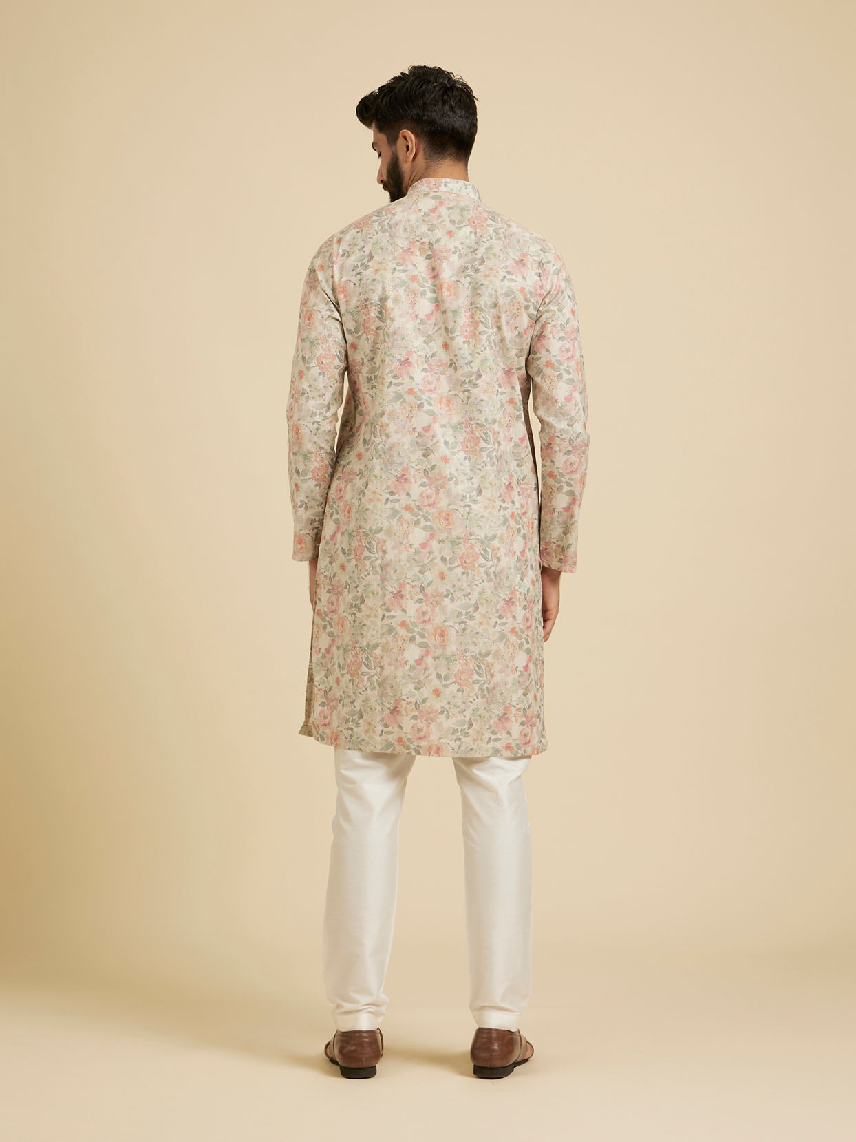 Manyavar Men Opulent Peach Kurta Ensemble image number 4