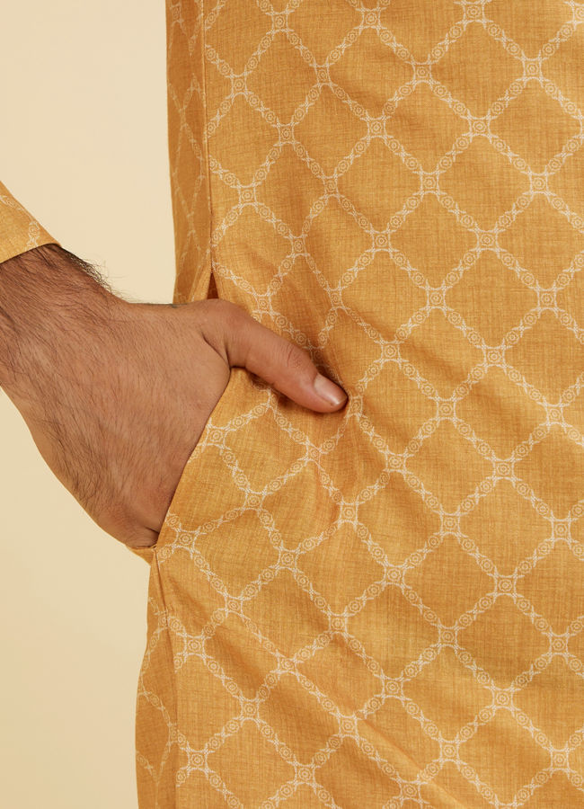 Manyavar Men Mustard Yellow Grid Patterned Kurta image number 3