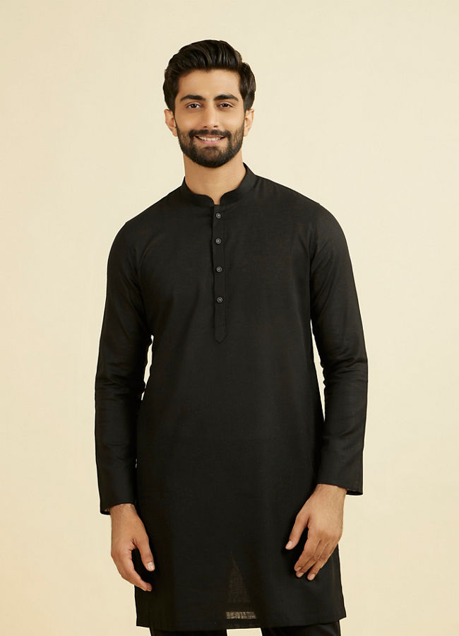 Manyavar Men Elegant Black Linen Kurta