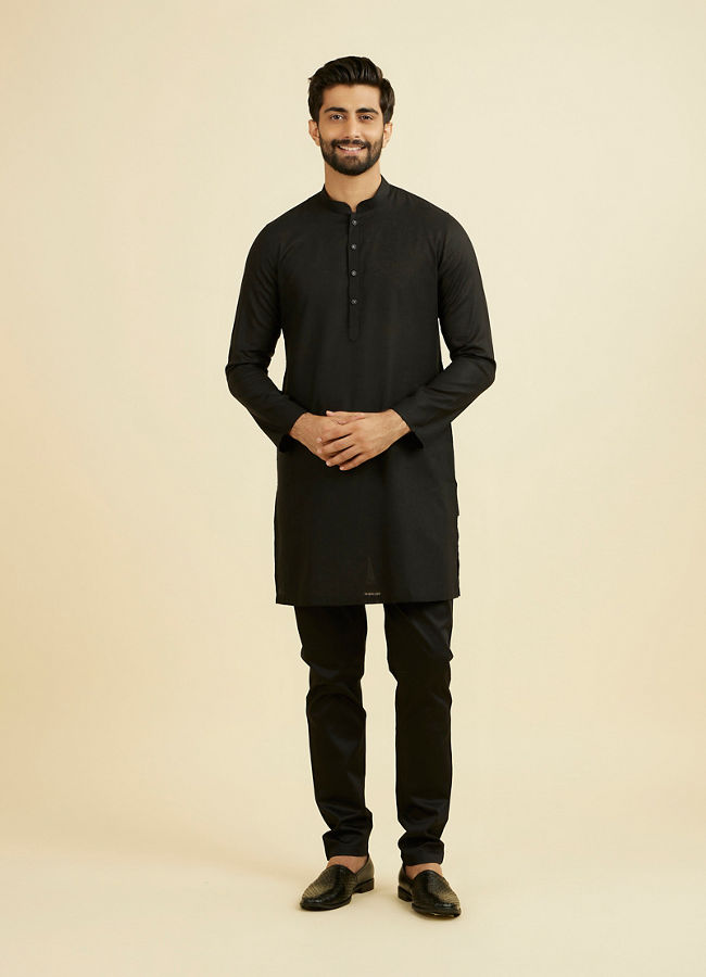 Manyavar Men Elegant Black Linen Kurta