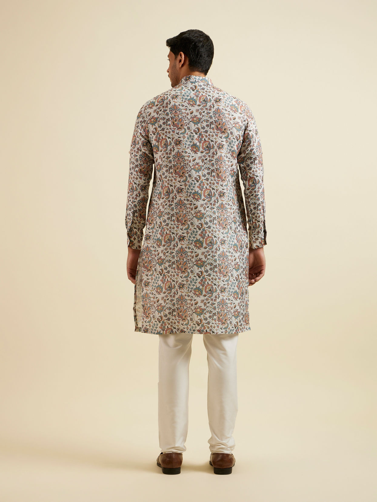 Manyavar Men Beige Bel Buti Printed Kurta image number 4