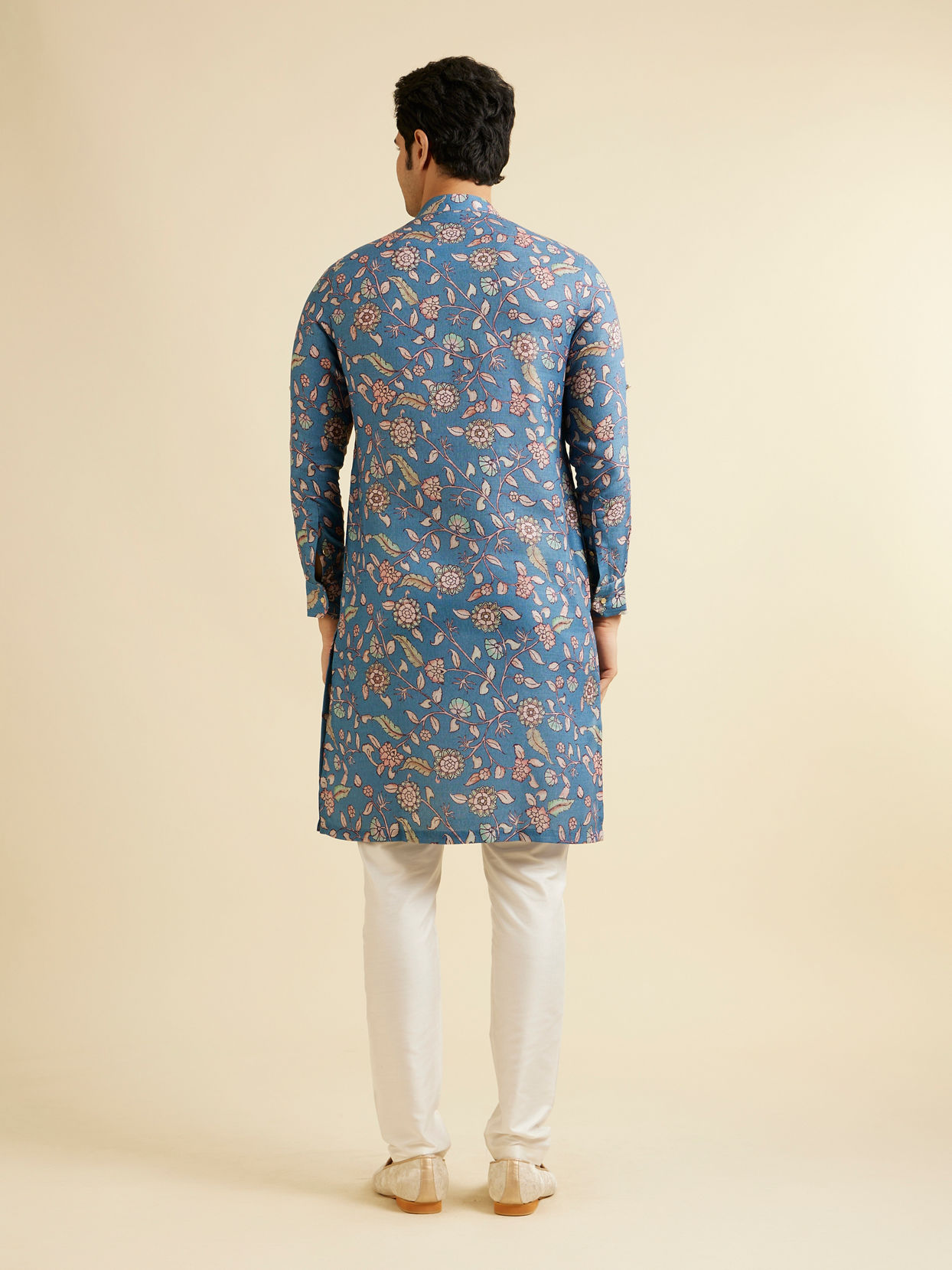 alt message - Manyavar Men Mid Blue Bel Buti Patterned Kurta image number 4