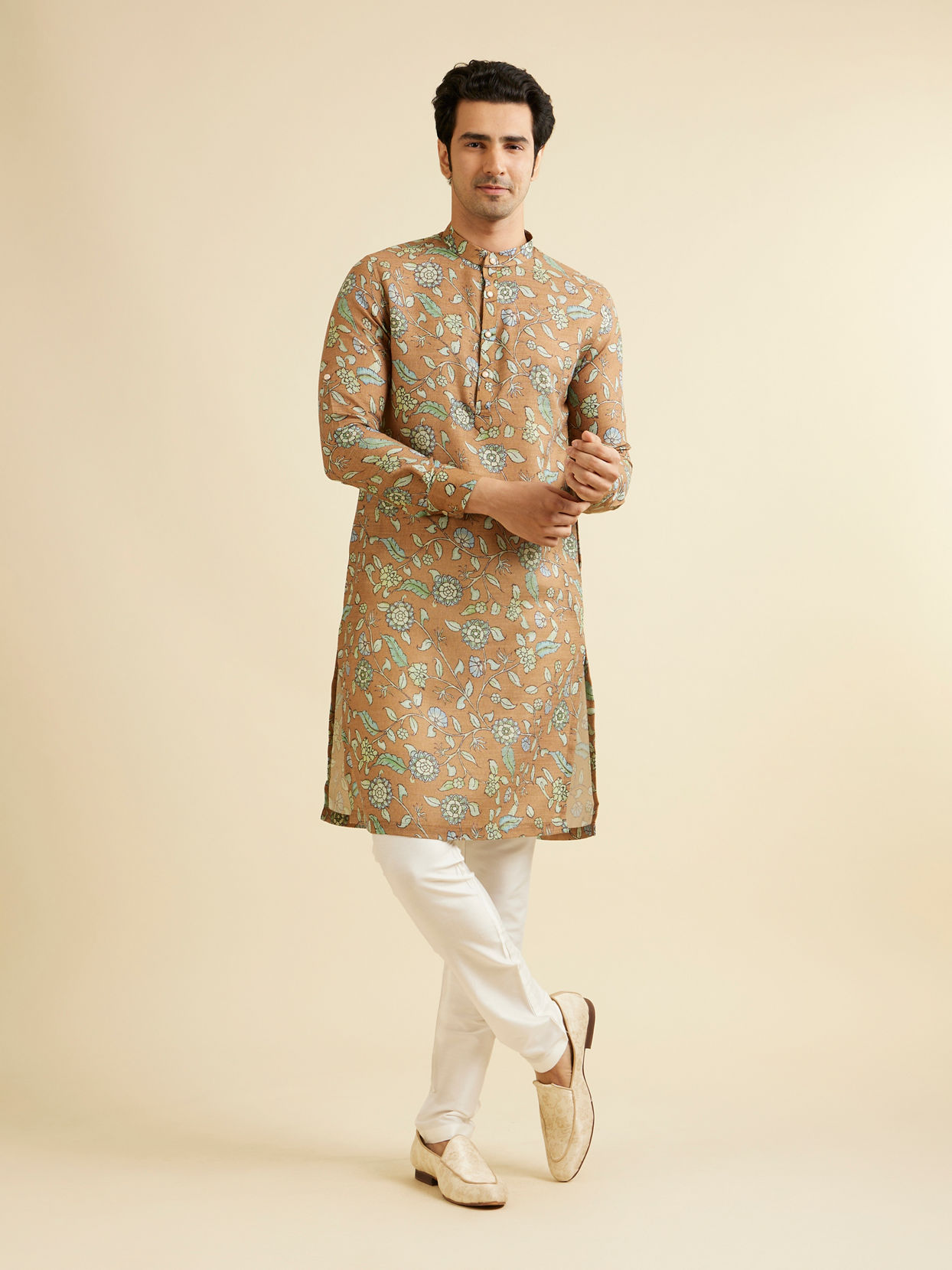 alt message - Manyavar Men Mehendi Green Bel Buti Patterned Kurta image number 2