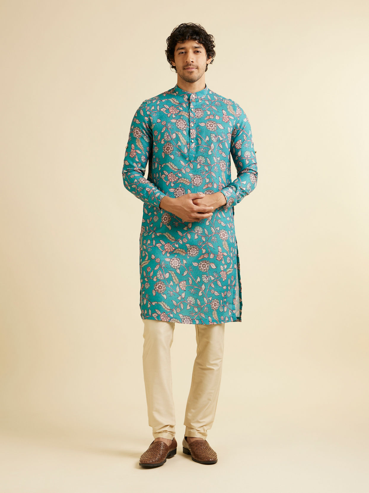 alt message - Manyavar Men Turquoise Blue Bel Buti Patterned Kurta image number 2