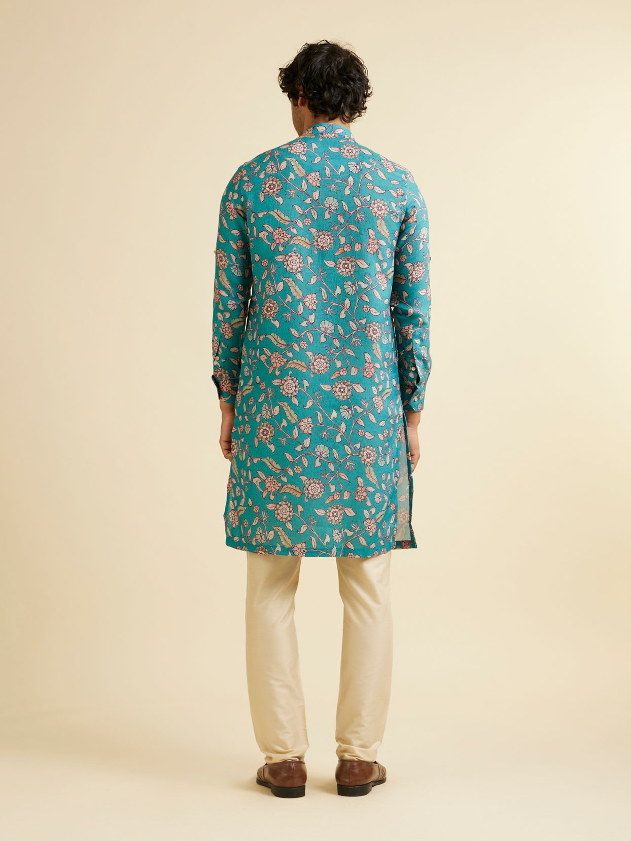 alt message - Manyavar Men Turquoise Blue Bel Buti Patterned Kurta image number 4