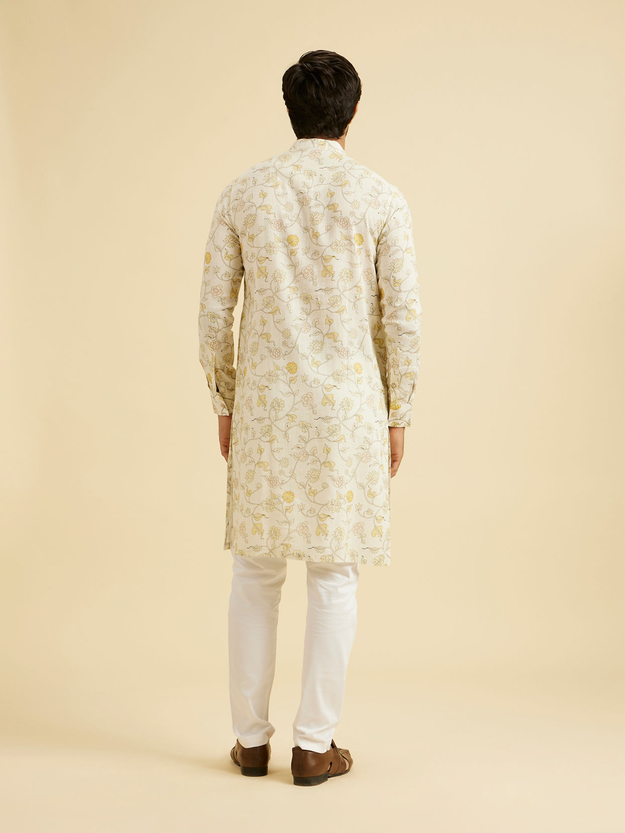 Manyavar Men Emerald Elegance Blended Linen Kurta