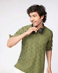 Manyavar Men Textured Green Kurta