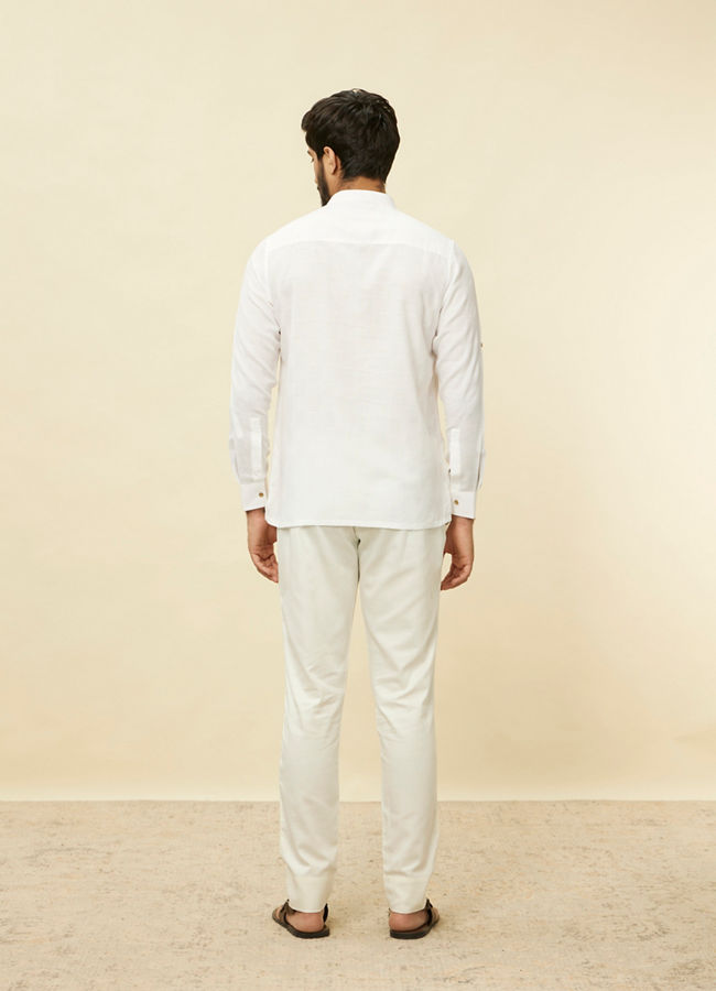 alt message - Manyavar Men Whisper White Classic Short Kurta image number 3