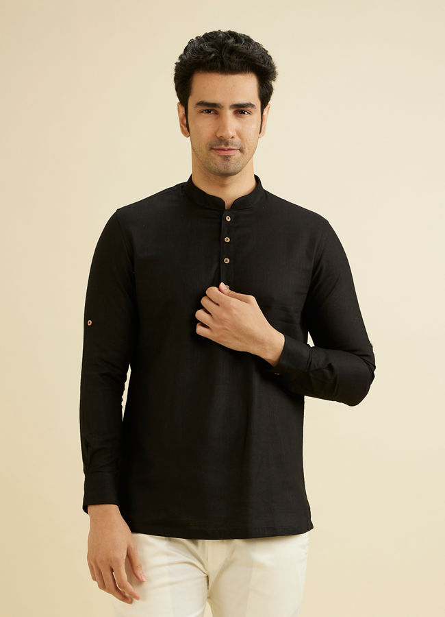 alt message - Manyavar Men Elegant Black Cotton Kurta image number 0